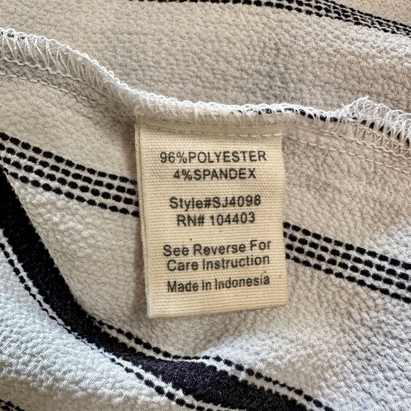 SWEET WANDERER, WOMENS TOP. OFF-WHITE WITH BLACK STRIPE. ROUND NECK. SIZE M - Picture 8 of 8